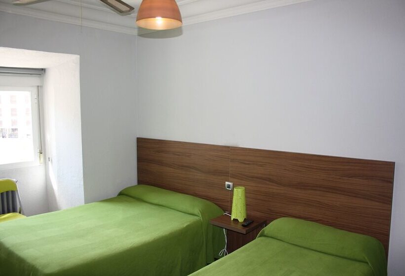غرفة قياسية, Hostal La Estacion