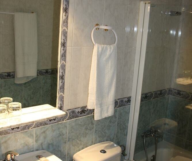 غرفة قياسية ثلاثية, Hostal La Estacion