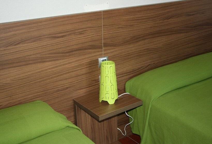 غرفة قياسية ثلاثية, Hostal La Estacion