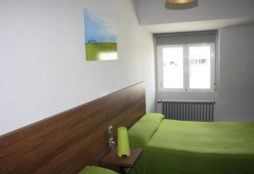 غرفة قياسية ثلاثية, Hostal La Estacion