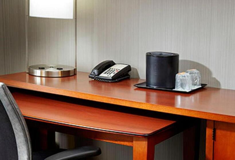 Люкс Кровать Кинг, Courtyard By Marriott Akron Stow