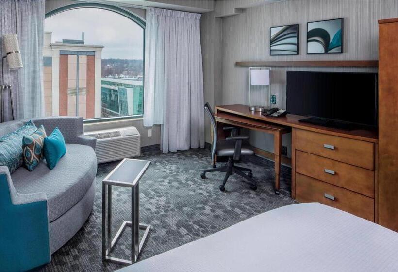 Номер Стандарт Кровать Кинг Адаптированный для Инвалидов, Courtyard By Marriott Stamford Downtown
