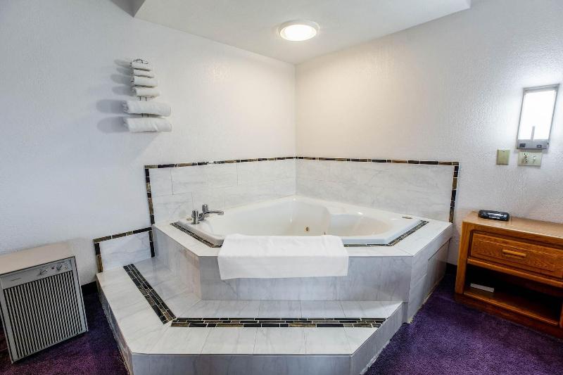 Стандартный Номер Кровать Кинг, Brass Bell Inn & Suites