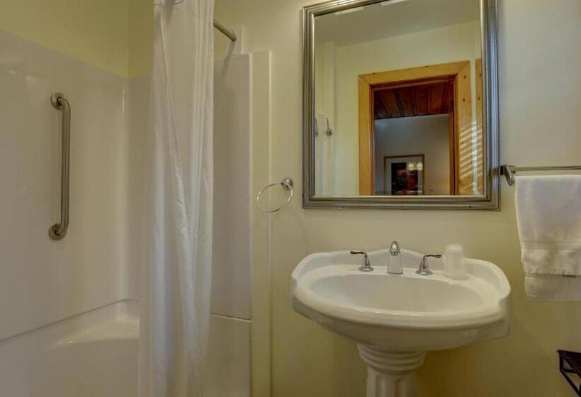 Номер Стандарт 2 Двуспальные Кровати, Cape Pines Motel