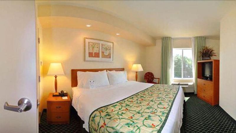 스위트 킹사이즈 침대, Fairfield Inn & Suites Marianna