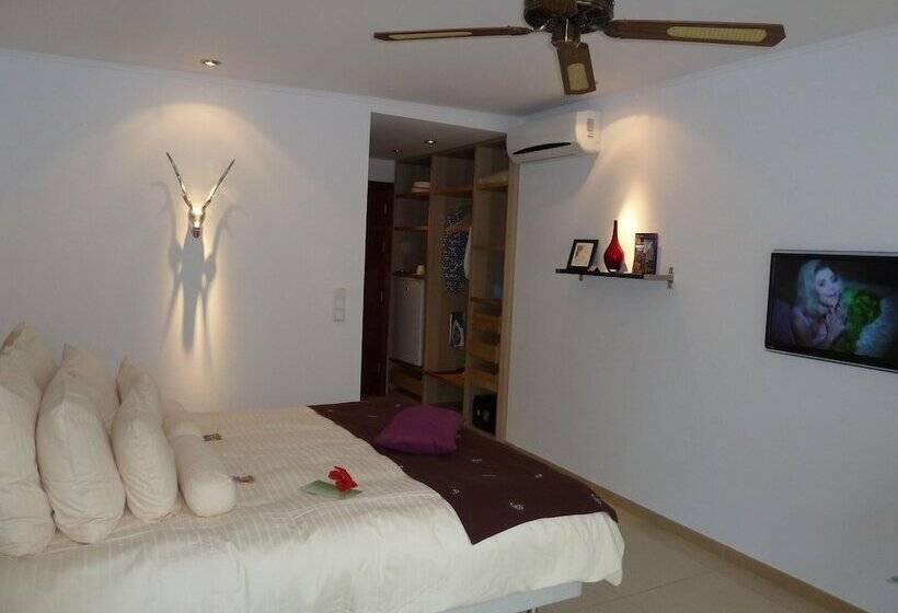 Номер Deluxe, Birdcage Gay Men Resort and Lifestyle