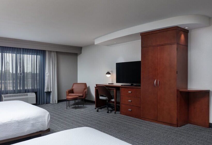 اتاق استاندارد با 2 تخت دوبل, Courtyard By Marriott Wichita At Old Town
