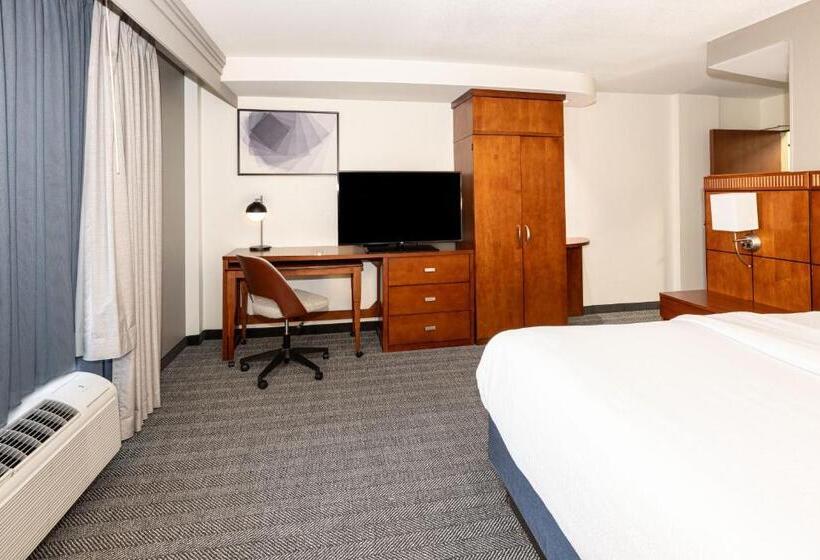 اتاق استاندارد با تخت بزرگ, Courtyard By Marriott Wichita At Old Town
