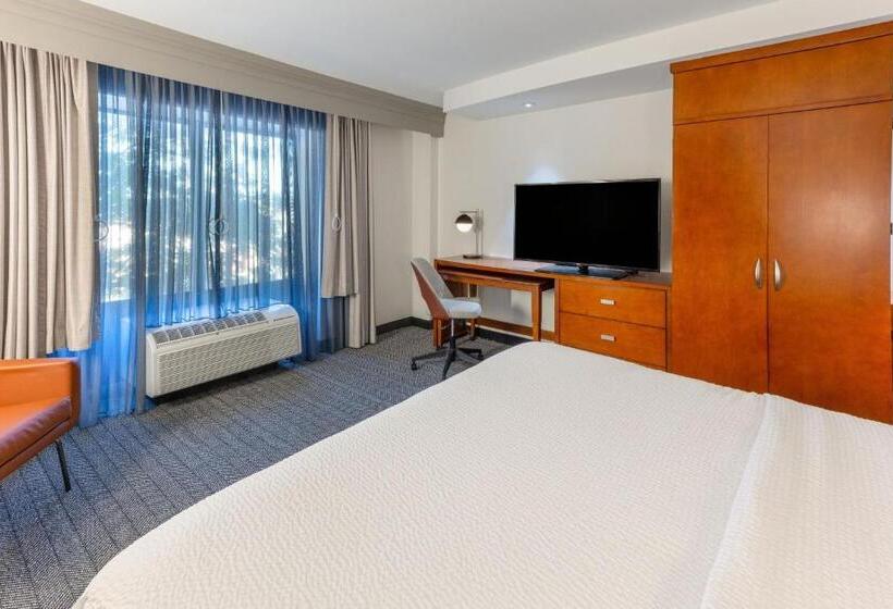 اتاق استاندارد با تخت بزرگ, Courtyard By Marriott Wichita At Old Town