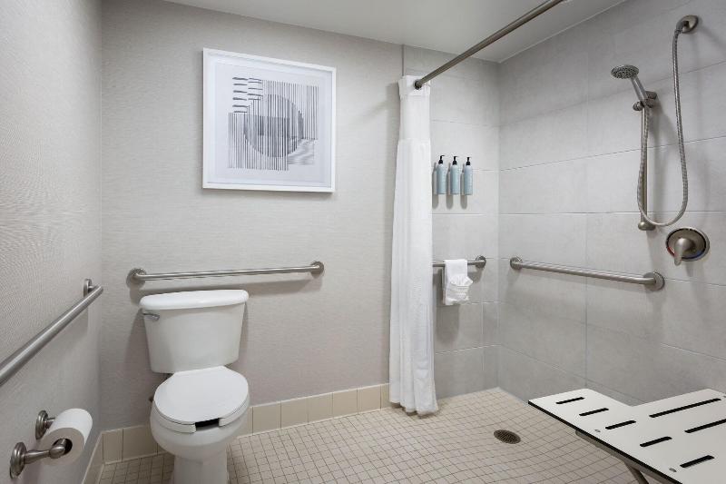 اتاق استاندارد با تخت بزرگ, Courtyard By Marriott Wichita At Old Town