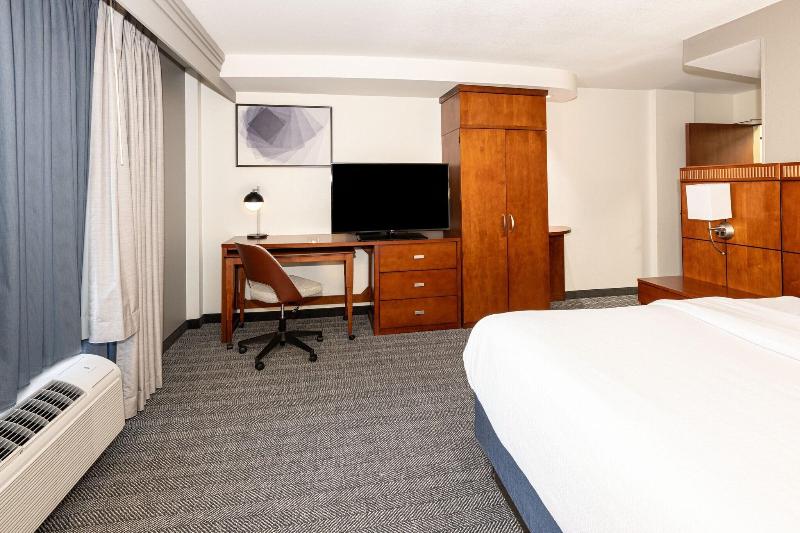 اتاق استاندارد با تخت بزرگ, Courtyard By Marriott Wichita At Old Town