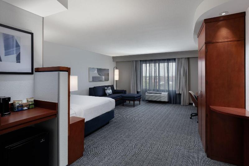 اتاق استاندارد با تخت بزرگ, Courtyard By Marriott Wichita At Old Town