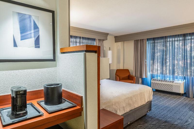 اتاق استاندارد با تخت بزرگ, Courtyard By Marriott Wichita At Old Town