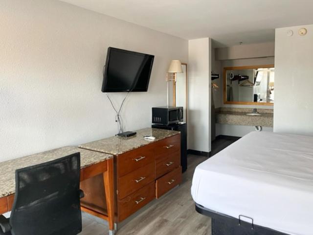 适合残疾人士使用的带超级大床的标准间, Motel 6 Laurel, Ms
