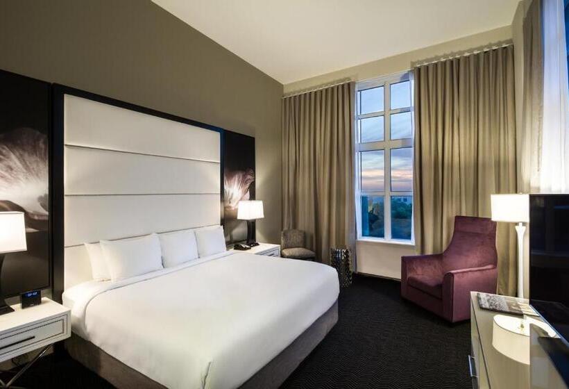 מיטת קינג בסוויטה, Tryp By Wyndham Savannah