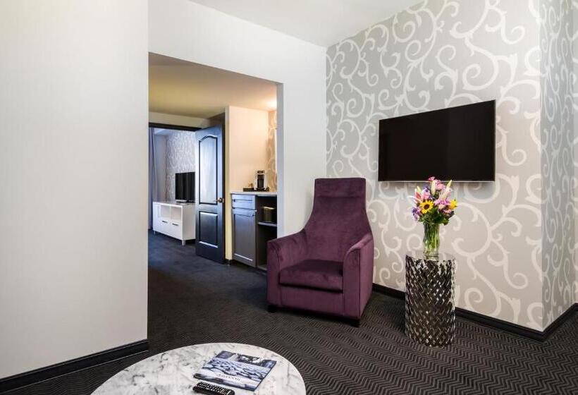 מיטת קינג בסוויטה, Tryp By Wyndham Savannah