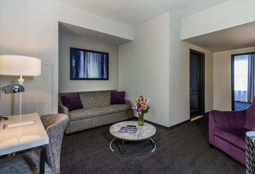 מיטת קינג בסוויטה, Tryp By Wyndham Savannah