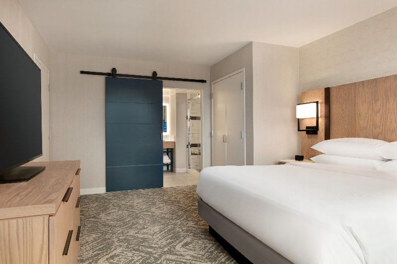 Люкс Кровать Кинг, Holiday Inn Express Hotel & Suites Waterloo   St. Jacobs Area, An Ihg