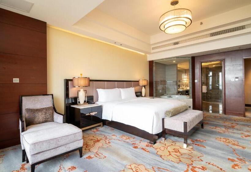 Suite with lake view, Intercontinental Heilong Lake By Ihg