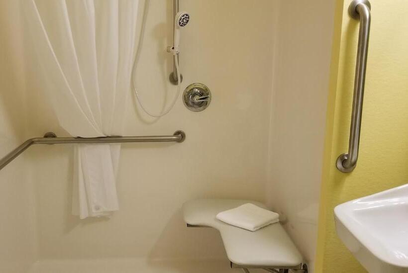 장애인을 위한 스탠다드 룸, Microtel Inn & Suites By Wyndham Delphos