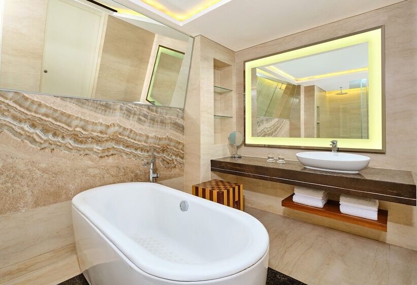 اتاق لوکس با چشم‌انداز دریاچه, Le Meridien Bali Jimbaran