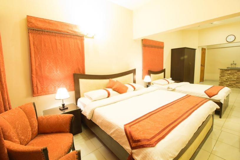 اتاق اجرایی سه نفره, Royal Inn
