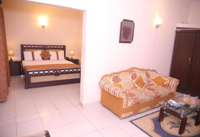 اتاق لوکس, Royal Inn