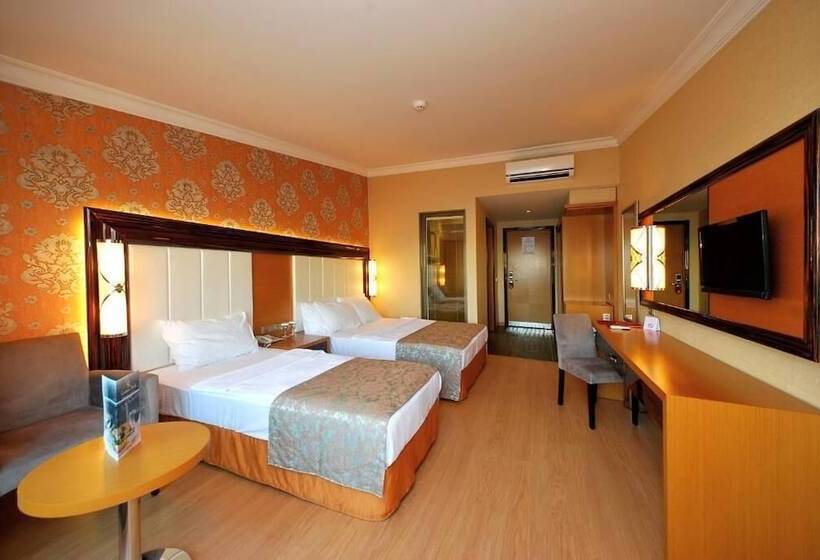 اتاق اساندارد با چشم‌انداز جانبی به دریا, Golden Rock Beach