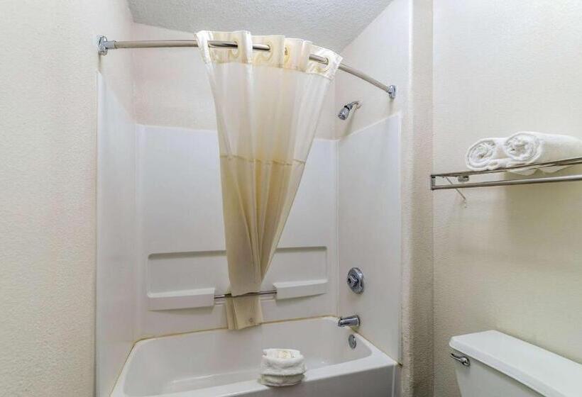 Люкс Кровать Кинг, Quality Inn & Suites Canton