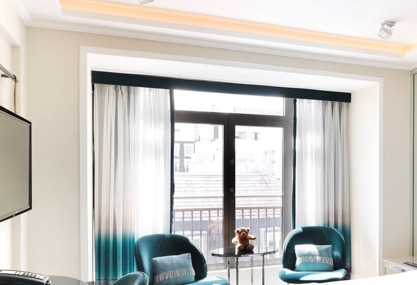 Номер Deluxe, The Athenaeum Hotel & Residences
