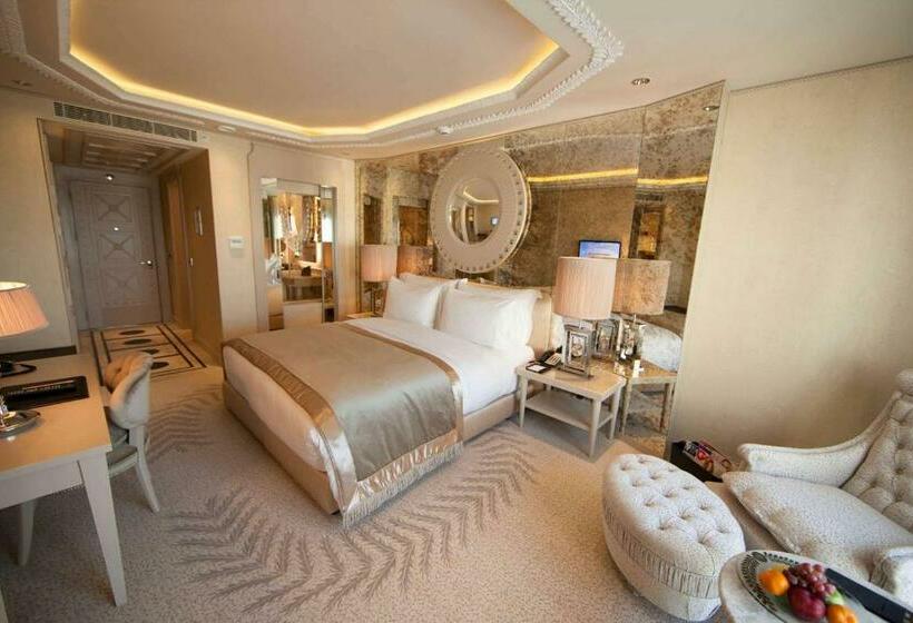 Deluxe Room King Bed & City View, Wyndham Grand Istanbul Kalamış Marina