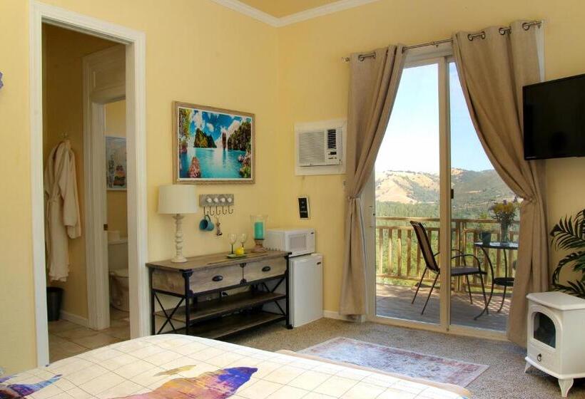 Люкс Вид на Бассейн, Bella Vista Bed And Breakfast