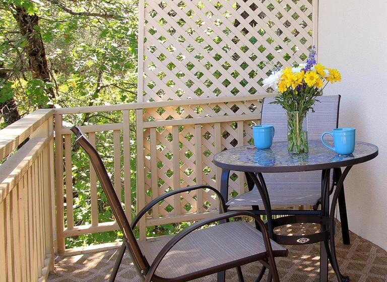 Люкс Вид на Бассейн, Bella Vista Bed And Breakfast