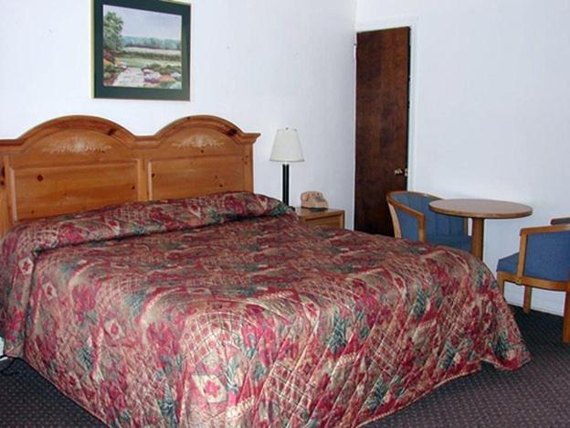 스탠다드 룸, Red Carpet Inn & Suites Morgantown
