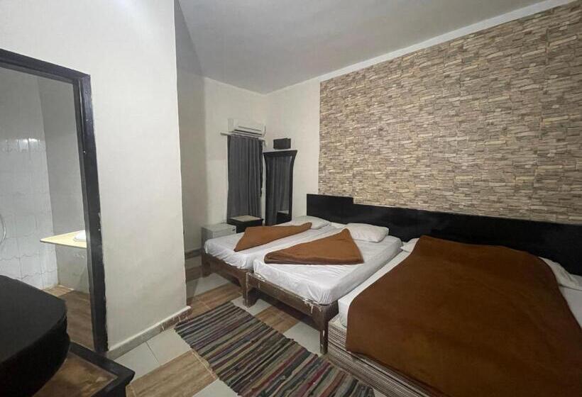 اتاق استاندارد چهار تخته, Dahab Inn