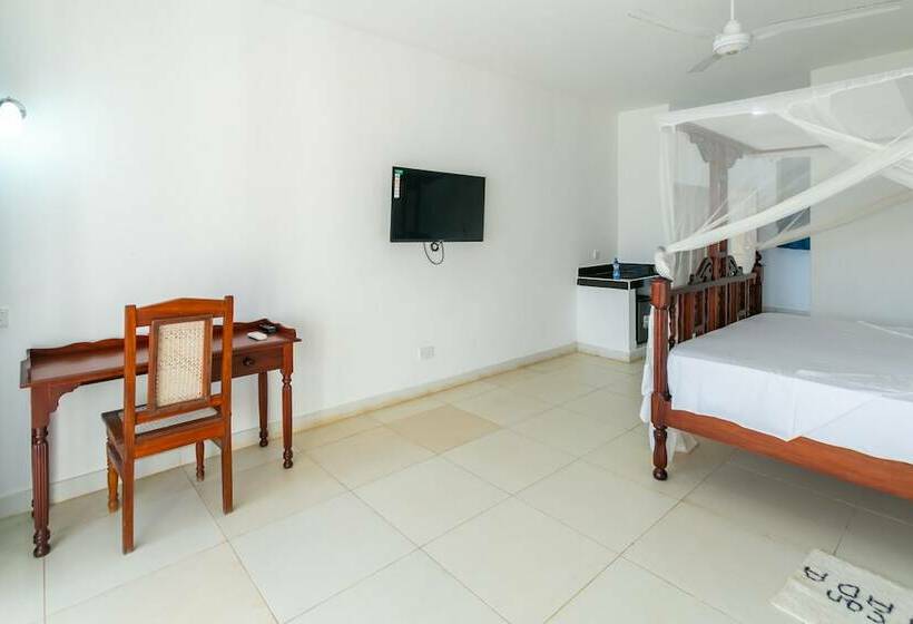 اتاق لوکس با چشم‌انداز استخر, African Dada Resort And Spa