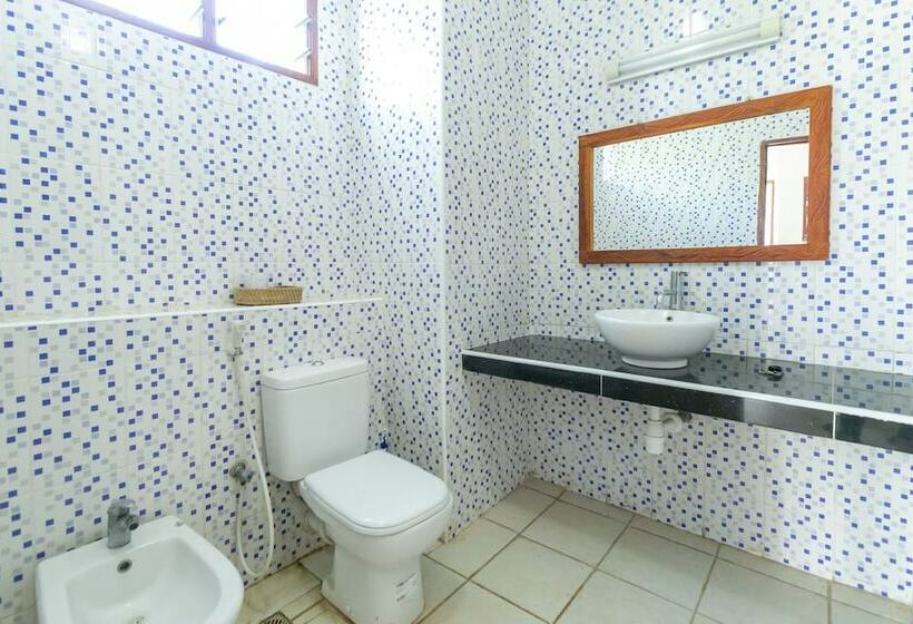 اتاق لوکس با چشم‌انداز استخر, African Dada Resort And Spa