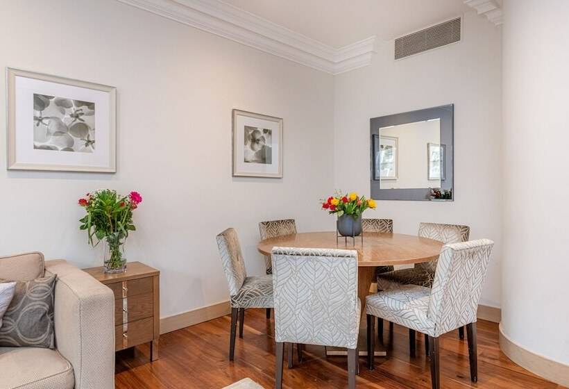 آپارتمان مدیریتی 2 خوابه, Claverley Court