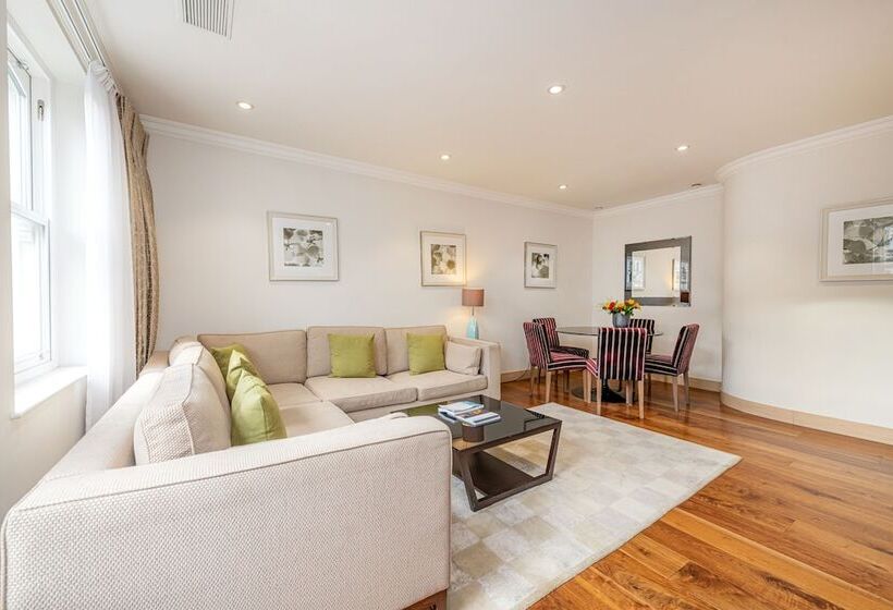 דירת אקזקיוטיב 2 חדרים, Claverley Court