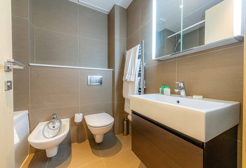 آپارتمان مدیریتی 2 خوابه, Claverley Court