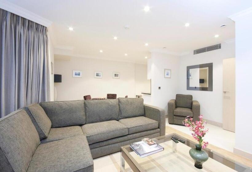 דירת חדר, Claverley Court