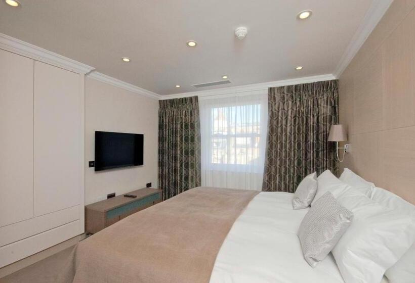 דירת אקזקיוטיב 2 חדרים, Claverley Court