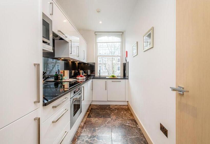 آپارتمان مدیریتی 2 خوابه, Claverley Court