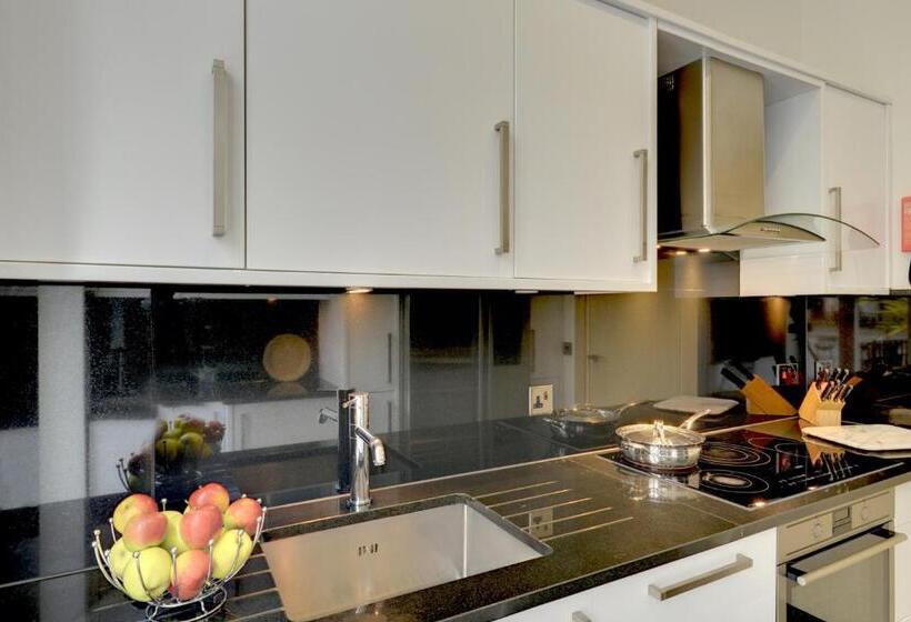 آپارتمان دلوکس 3 خوابه, Claverley Court