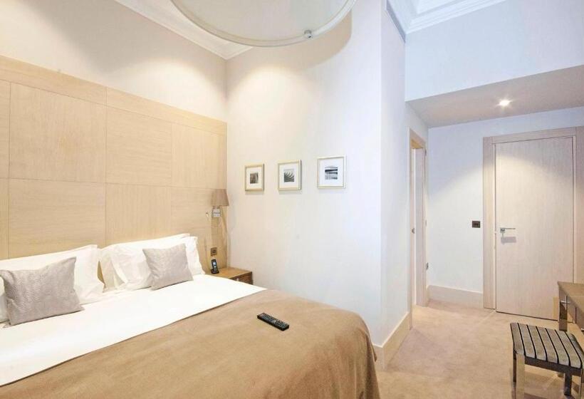 דירת דלוקס 3 חדרי שינה, Claverley Court