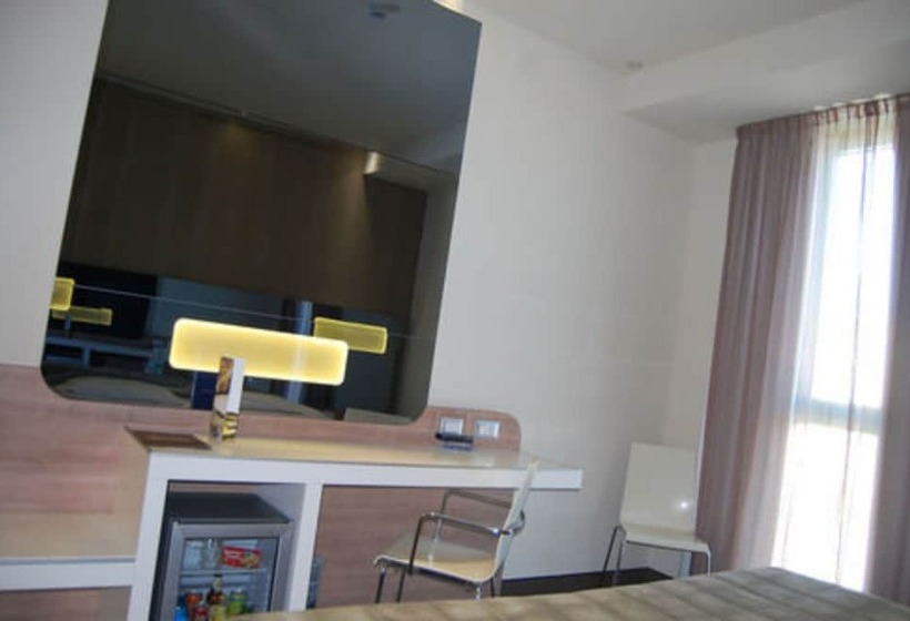 اتاق استاندارد سه نفره, Idea Hotel Plus Savona