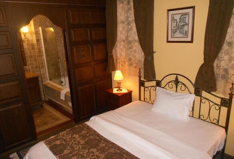 Quarto Deluxe Individual, Estate Kalaitzis