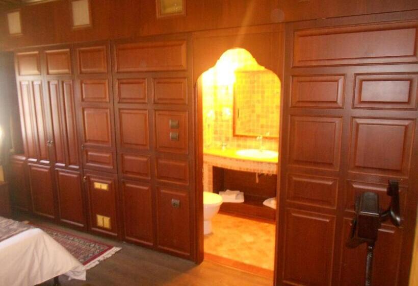 Quarto Deluxe Individual, Estate Kalaitzis