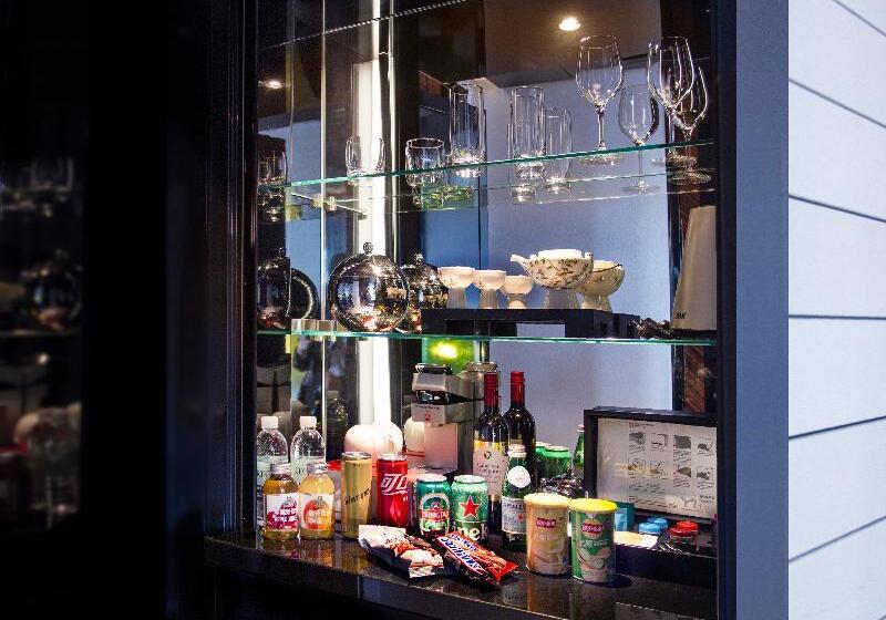 Quarto Club, Regent Shanghai Pudong   Complimentary First Round Minibar Per Stay   Including A Bottle Of Wine