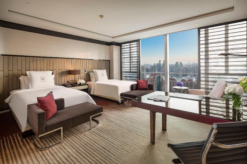 Quarto Clássico, Regent Shanghai Pudong   Complimentary First Round Minibar Per Stay   Including A Bottle Of Wine